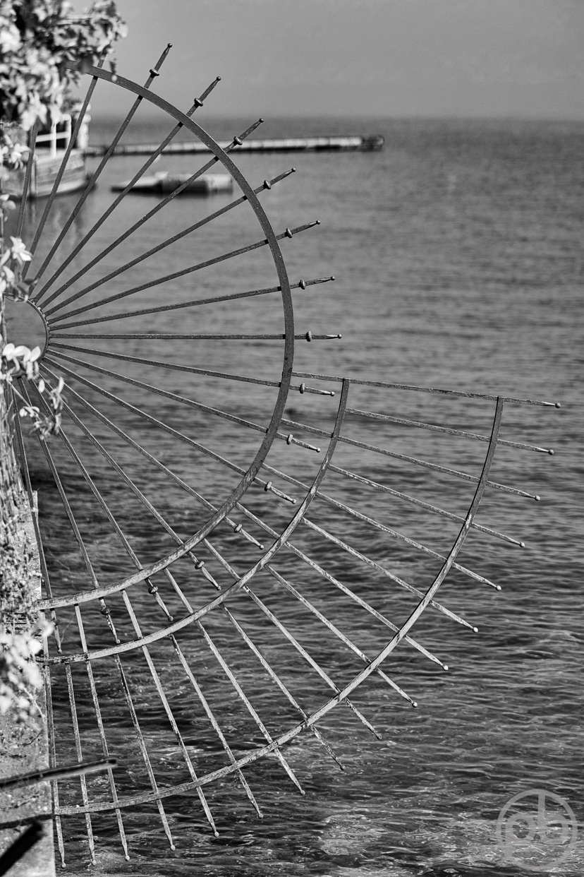 Fotokunst, Photo Art, Fine Art, Wandbilder, Wall Art, Minimalistische Fotografie, Minimal, Absperrgitter, schwarzweiß, Black and White