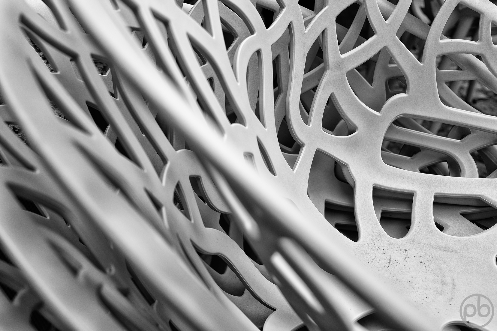 Fotokunst, Photo Art, Fine Art, Wandbilder, Wall Art, Minimalistische Fotografie, Minimal, Stühle vor Café, schwarzweiß, Black and White