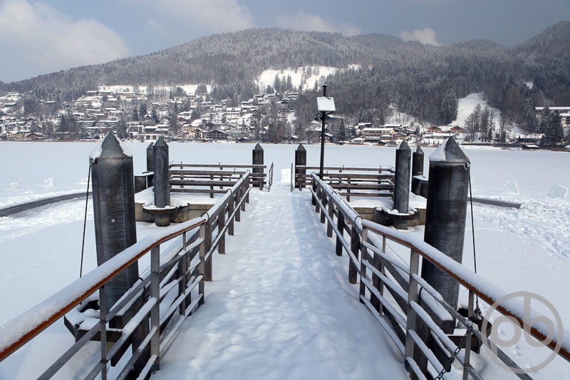 Schifffahrt eingestellt am zugefrorenen See.